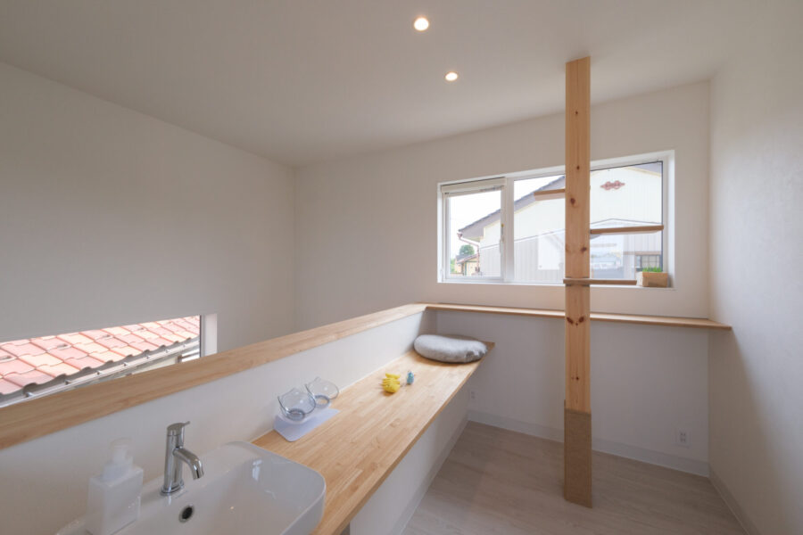 水とフタ付きのゴミ箱と猫トイレとうるさくない換気扇が近いのが理想