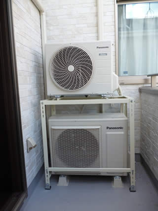 ベランダに室外機を置くことは珍しくありませんが、これは足掛かりになる事も忘れてはいけません