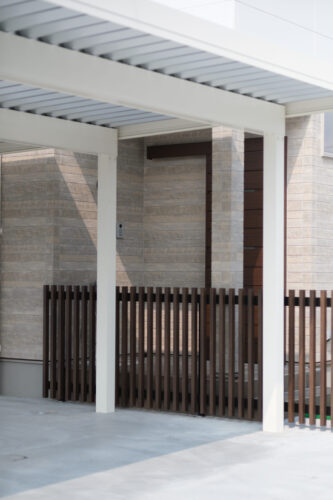 縦格子でも高さが無いと猫には意味がありません